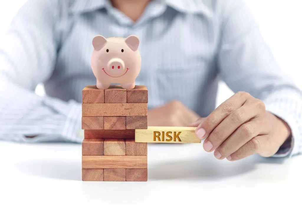Types of Risks Banks Face: Credit Risk, Market Risk, Operational Risk